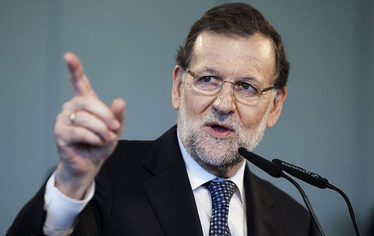 “Hemos cumplido con nuestra obligación, ahora falta que los demás también cumplan”, aseguró Rajoy que esta semana irá al Parlamento con 170 votos a favor