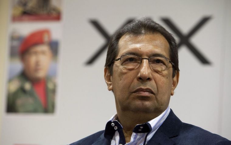Adán Chávez es el hermano mayor del fallecido Hugo Chávez, y es gobernador del estado de Barinas 