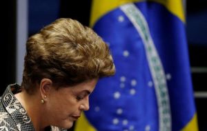 “Destituyeron a Dilma. Una apología al abuso y la traición. Retiraremos nuestro encargado (de negocios) de la embajada” en Brasilia, escribió Correa en Twitter.