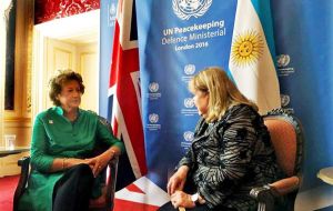 Malcorra estuvo reunida una hora con la baronesa Joyce Anelay, quien ”buscaba conocerla para ayudar a decidir a qué candidato va a apoyar Gran Bretaña. 