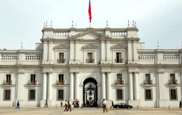  El acto principal se celebró en el Palacio de La Moneda, el mismo que fue bombardeado por aviones de la fuerza aérea el 11 de septiembre de 1973.