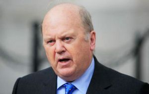 Noonan dijo que Dublín ha decidido presentar un recurso en defensa del acuerdo fiscal con Apple, que también anunció que llevará el caso a los tribunales