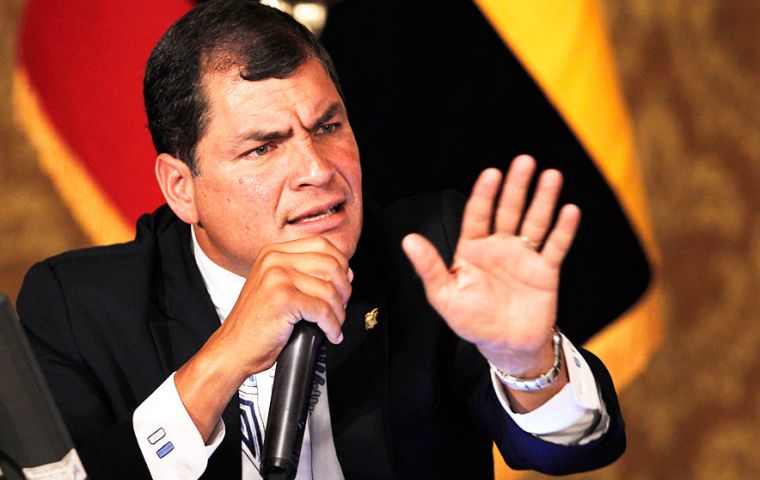 Ya no hay cuartelazos para sustituir a gobernantes, sino que “ahora hay golpes de corte, golpes judiciales” para socavar a los grupos progresistas, según Correa
