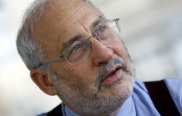 El fenómeno es que los partidos centristas han apoyado una serie de políticas durante un tercio de siglo que han aumentado la desigualdad, dijo Stiglitz