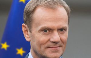 Pero una fuente de Downing Street negó confirmar la hipótesis de “enero o febrero”, avanzada por el Presidente del Consejo Europeo, Donald Tusk.