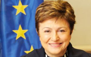 Se especula que Bulgaria quiera reemplazar a la candidata Irina Bokova de Unesco (muy mal calificada) por la comisaria europea Kristalina Georgieva