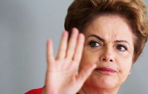  Dilma aseguró que su juicio político no tuvo que ver con supuestas irregularidades, sino con el plan neoliberal del PMDB y Temer, “Puente hacia el futuro” 