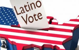 Según el Pew Institute, de 55,2m de latinos que viven en EE.UU., 25,4m están registrados para votar, pero menos de la mitad suele acudir a las urnas.