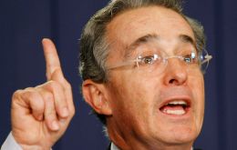 Uribe cuestionó además “los privilegios al partido de las FARC y la elegibilidad de responsables de delitos atroces”