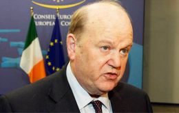 El paquete anunciado por el ministro de Finanzas Michael Noonan incluyen un paquete de estímulo de 1.3000 millones de Euros y 500 millones menos en impuestos