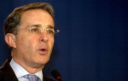 Tras el triunfo del “No” el acuerdo no puede implementarse como fue pactado, y el  gobierno comenzó pláticas con los opositores, entre ellos Álvaro Uribe