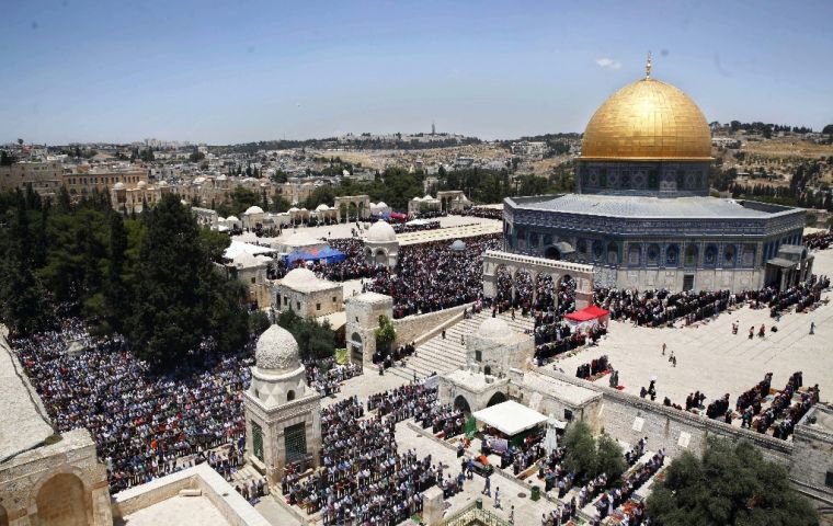 El texto ignora el vínculo entre el judaísmo y la Explanada de las Mezquitas (Monte del Templo), otro órgano de la organización, el Comité del Patrimonio Mundial
