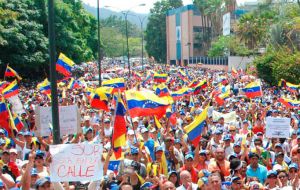 Las calles de Caracas y de otras grandes ciudades venezolanas se colmaron de manifestantes que pidieron la salida de Maduro del poder. 