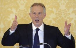 “No hay razón para descartar ninguna opción”, declaró Blair a BBC Radio 4, que le entrevistó a raíz de un artículo publicado en el “New European”