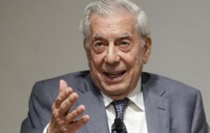  Vargas Llosa se mostró sorprendido con la elección. “Yo creo que es una manifestación de esa frivolización de la cultura en nuestro tiempo”