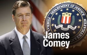 El jefe del FBI, James Comey, anunció el viernes la reapertura de la investigación  sobre el uso de un servidor privado cuando Clinton era secretaria de Estado