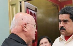 Maduro también se reunió con el enviado del papa Francisco, José María Celli, quien en la madrugada del lunes anunció el inicio del diálogo