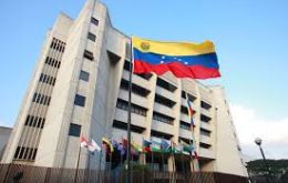 El Tribunal Supremo de Justicia ordenó al Legislativo “abstenerse de continuar con el pretendido juicio político” contra el mandatario Nicolás Maduro.