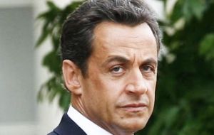  Derrota en elecciones primarias ponen fin a la carrera política del ex presidente francés Nicolas Sarkozy