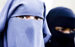 Holanda se suma al tratamiento parlamentario de la limitación al uso de la burqa.