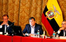 El presidente ecuatoriano Rafael Correa pidió la renuncia a todos sus ministros para “elegir libremente”.