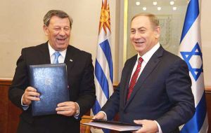 El canciller uruguayo Rodolfo Nin Novoa acordó con el primer ministro israelí Benjamin Netanyahu facilitar las tareas aduaneras entre ambos países (GPO)