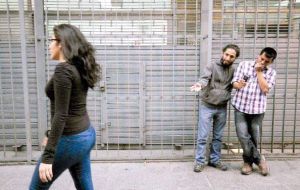 La ciudad de Buenos Aires multará a quienes cometan acoso callejero