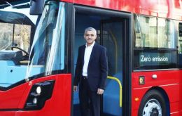 El alcalde musulmán de Londres, Sadiq Khan, prometió eliminar frases “sexistas” como “Damas y caballeros” de los servicios de transporte. 