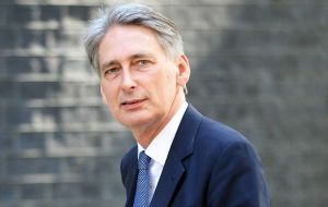 Philip Hammond, respaldó la posibilidad de llegar a un acuerdo de transición que permita una salida “más suave” del Reino Unido de UE tras los dos años