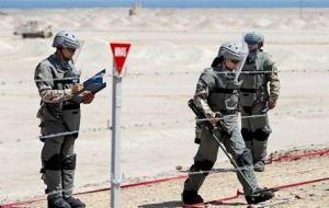  Según el gobierno chileno existe un avance del 70% en la desactivación de minas enterradas en la frontera de ambas naciones.