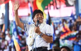 “Si el pueblo dice 'vamos con Evo', ningún problema. Vamos a seguir derrotando a la derecha, vamos a seguir ganando a la derecha”, sostuvo Evo Morales