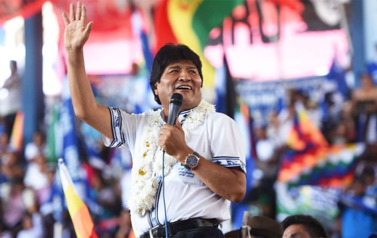“Si el pueblo dice 'vamos con Evo', ningún problema. Vamos a seguir derrotando a la derecha, vamos a seguir ganando a la derecha”, sostuvo Evo Morales