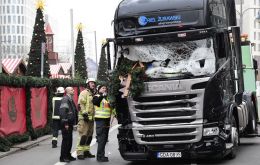 Un camión se incrusta en un mercado berlinés dejando 12 muertos y decenas de heridos. Similitudes con el atentado en Niza el 14 de julio.