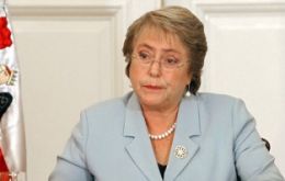 Bachelet destacó, “hemos invertido US$3,2 mil millones en 2015 con énfasis en la energía solar, y en especial en las instalaciones solares fotovoltaicas”.