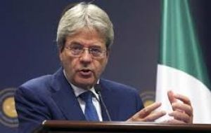 Paolo Gentiloni, anunció la aprobación por decreto del plan de rescate por un consejo de ministros reunido en Roma la madrugada del viernes.