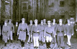 Álvarez, fusta en mano, en 1973 junto al grupo de oficiales golpistas ingresan al Palacio Legislativo clausurado horas antes.  