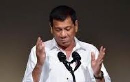 “No hagamos ningún drama, personalmente te mataré a tiros si nadie más lo hace”, dijo Duterte sin parpadear.