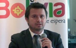 El cobro de US$ 14,5 a quienes lleguen a Bolivia en avión se implementará una vez finalizados los últimos detalles, dijo el viceministro de turismo Joaquín Rodas.