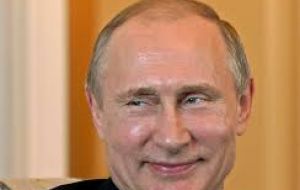 “No vamos a expulsar a nadie (...) No vamos a caer en una diplomacia irresponsable”, subrayó Putin en un comunicado