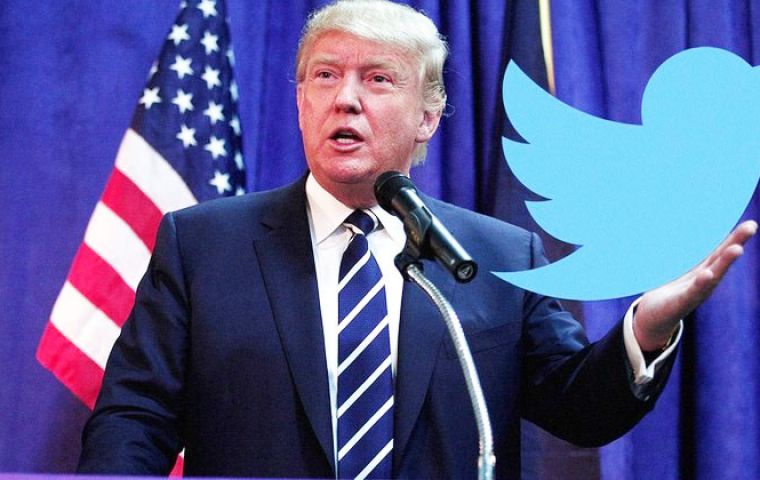 “¿Sabe qué? La realidad es que cuando él tuitea, obtiene resultados”, defendió Spicer, quien agregó que Trump 18 millones de personas que le siguen en la red