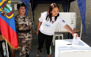 La elección se celebrará el 19 de febrero cuando 12 millones de ecuatorianos están habilitados para votar. También se eligen 137 integrantes de la Asamblea Nacional 