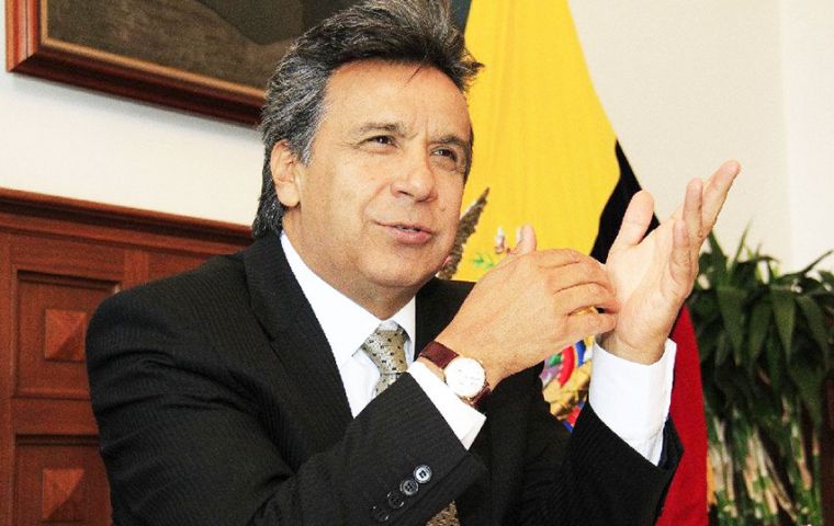Una encuesta a fines de diciembre colocaba al candidato oficialista, el ex vicepresidente Lenín Moreno, en primer lugar en la intención de voto con 35,6%