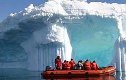 Muñoz indicó que “hay algunos desafíos por delante, como el turismo antártico. El 90% del incremento del turismo antártico será en la península antártica”
