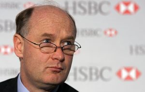 El presidente de HSBC Douglas Flint afirmó que el banco podría adoptar “medidas preventivas” trasladando parte de sus operaciones a Francia, Holanda o Irlanda