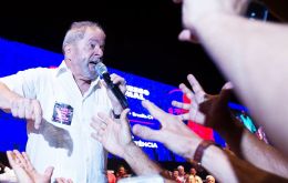 “No hay credibilidad en alguien que llegó al poder por la puerta del fondo, por un golpe, que construyó una mentira, pida el voto del pueblo”, defendió Lula