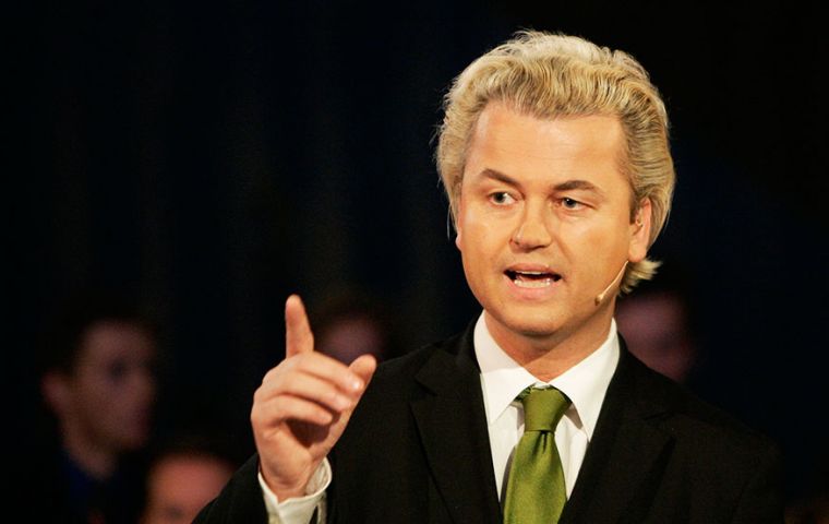 Wilders basa su campaña en un discurso a favor de valores e intereses nacionales y en contra del establishment de la Unión Europea y la inmigración “descontrolada”