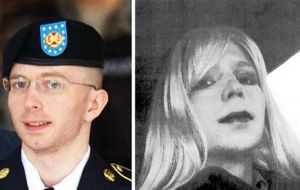 Chelsea Manning, (ex Bradley), bajo tratamiento de cambio de sexo, intentó suicidarse en una cárcel militar donde cumplía condena a 35 años de prisión 