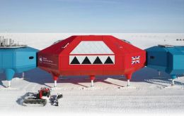 La estación Halley VI, compuesta por ocho módulos construidos sobre piernas hidráulicas con esquís gigantes, se encuentra en la plataforma de hielo Brunt