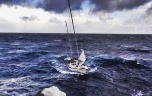“La Sanmartiniana” a la deriva en el Atlántico Sur fue rescatado y remolcado a Stanley por la patrulla de protección pesquera Protegat 