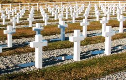 El cementerio de Darwin donde están sepultados combatientes argentinos sin identificar